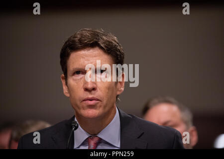 Washington, États-Unis d'Amérique. 26 Sep, 2018. Andrew DeVore, Vice-président et conseiller général associé Amazon.com Inc, au cours d'une audience tenue par la Commission des finances du Sénat audition sur la protection des données des consommateurs sur Capitol Hill le 26 septembre 2018. Crédit : Alex Edelman/CNP Crédit dans le monde entier | conditions : dpa/Alamy Live News Banque D'Images