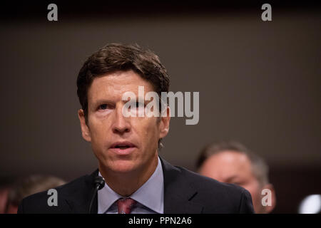 Washington, États-Unis d'Amérique. 26 Sep, 2018. Andrew DeVore, Vice-président et conseiller général associé Amazon.com Inc, au cours d'une audience tenue par la Commission des finances du Sénat audition sur la protection des données des consommateurs sur Capitol Hill le 26 septembre 2018. Crédit : Alex Edelman/CNP Crédit dans le monde entier | conditions : dpa/Alamy Live News Banque D'Images