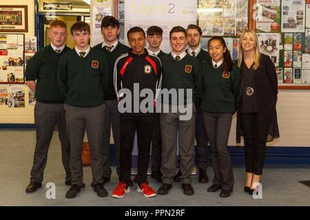 Cork, Irlande. Septembre 26, 2018. Énorme succès pour aspirer DPS2, lancement du programme St Aidans C. C. La ville de Cork. L'on voit ici sont certains des étudiants qui pourront bénéficier de ce programme avec Janice McGarry de DPS. Ce soir St Aidans lancé cette années programme de soutien aux étudiants aspirent2, l'événement a vu un grand groupe de parents et d'élèves, l'école est l'un des six dans le pays d'être impliqués dans le programme. Credit : Damian Coleman/Alamy Live News. Banque D'Images