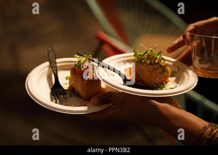 Los Angeles, CA, USA. Sep, 2018 3. Bouchées de tofu collante Banh Oui pendant le goût sur le Paramount Studios backlot le Lundi, septembre 3, 2018 à Los Angeles, Californie © 2018 Patrick T. Fallon Crédit : Patrick Fallon/ZUMA/Alamy Fil Live News Banque D'Images