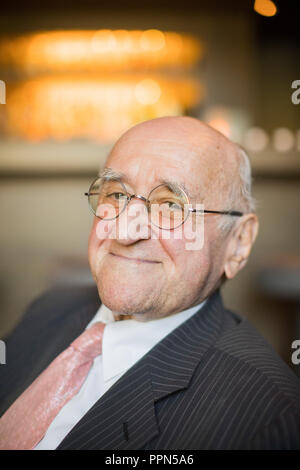 26 septembre 2018, Berlin, Cologne : Alfred Biolek ancien modérateur lors d'une entrevue au dpa Bio's Bar dans le quartier de Deutz Stadtpalais. Photo : afp/Vennenbernd Rolf Banque D'Images