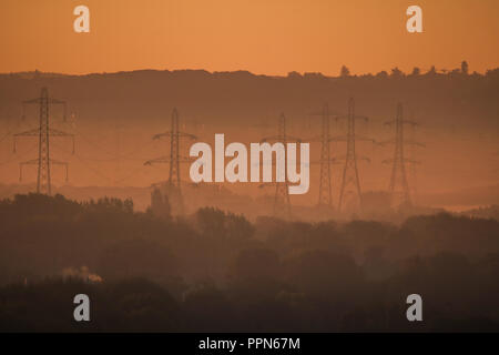 London UK. 27 septembre 2018. Paysage de Wimbledon couverte de brouillard tôt le matin au lever du soleil Crédit : amer ghazzal/Alamy Live News Banque D'Images