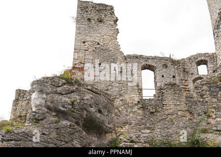 Août 2018, Pologne, ogrodzieniec : Détail d'anciennes ruines d'Ogrodzieniec château médiéval Banque D'Images