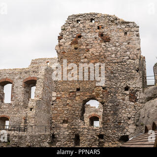 Août 2018, Pologne, ogrodzieniec:détail de murs d'Ogrodzieniec château médiéval Banque D'Images