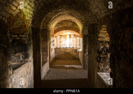 Août 2018, Pologne, ogrodzieniec : corridor à l'intérieur du château médiéval d'Ogrodzieniec Pologne Banque D'Images