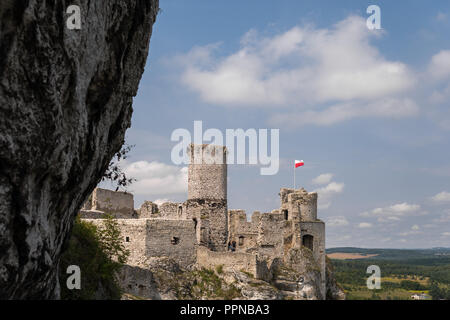 Août 2018, Pologne, ogrodzieniec : château médiéval sur le côté de la falaise Banque D'Images