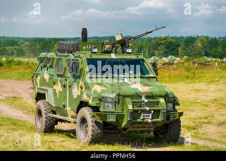 Lviv, Ukraine - Juillet 6, 2016 : Ukrainian-American des exercices militaires conjoints près du Trident 2016 rapide de Lviv. Véhicule militaire ukrainien un Spartan KrAZ Banque D'Images