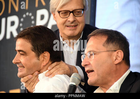 Rome Italie 23 septembre 2018 - Isola Tiberina - Atreju18 ' CONTRO EUROPA EUROPA ' 21° edizione Vittorio Sgarbi, Raffaele Fitto et Edmondo Cirielli Cr Banque D'Images