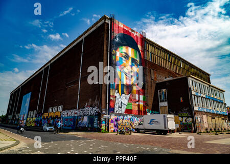Façade de l'avenir du Musée d'Art de rue dans la région de Amsterdam-Noord NDSM est une photo d'Anne Frank fait par l'artiste brésilien Eduardo Kobra Banque D'Images