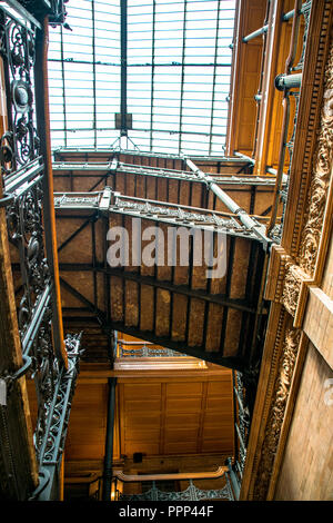 Le travail en fer forgé et de l'architecture de l'École de Chicago Bradbury Building dans le centre-ville de Los Angeles, Californie Banque D'Images