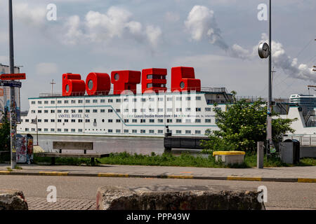 L'Amstel Botel est un hôtel flottant à Amsterdam, Pays-Bas Banque D'Images