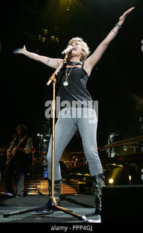 Jennifer Nettles de Sugarland fonctionne à l'Amphithéâtre Cruzan à West Palm Beach, Floride le 16 octobre 2010. Banque D'Images