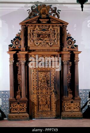 PUERTA DE TARACEA ALEMANA EN EL SALON DEL TRONO- 1567-DECORACION Y GEOMETRICA FLORAL. Emplacement : MONASTERIO-intérieur. SAN LORENZO DEL ESCORIAL. MADRID. L'ESPAGNE. Banque D'Images