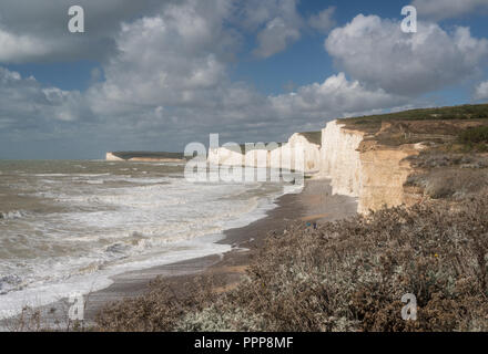 Aperçu de la plage rocheuse et sept Sœurs à Urrugne, Sussex Banque D'Images