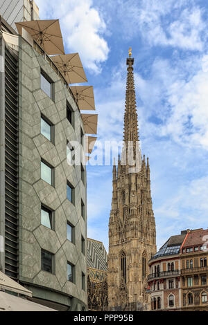 Haas Haus avec la cathédrale Saint-Étienne (Stephansdom) Wiener à Stephansplatz à Vienne, Autriche Banque D'Images