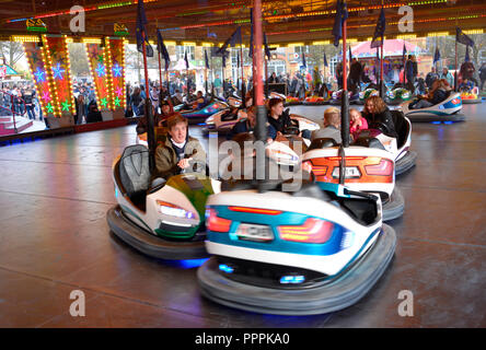 Autoscooter, Kirmes, Baumbluetenfest, Werder, Havel, Brandebourg, Allemagne, Baumblütenfest Banque D'Images