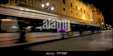 nuit au centre-ville de séville, espagne Banque D'Images