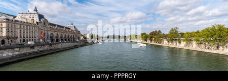 Vue panoramique du Musée d'Orsay à partir de Pont Royal - Paris, France Banque D'Images