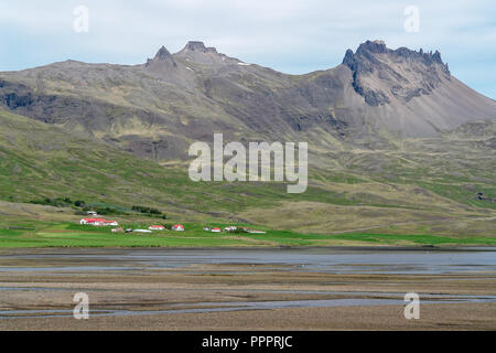 Paysage typique de l'Islande avec les fermes Banque D'Images