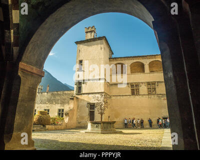 Cour à l'Issogne château, un château/manoir dans la ville de Issogne en Vallée d'Aoste Banque D'Images