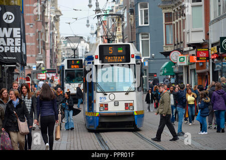 Les Trams, Leidsestraat, Amsterdam, Pays-Bas Banque D'Images