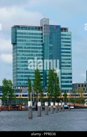 Le haut bâtiment de bureaux, Piet Heinkade, Amsterdam, Pays-Bas Banque D'Images