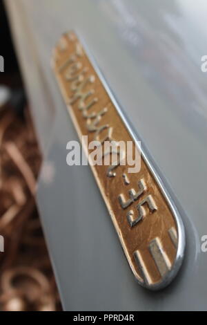 Ferguson-35 badge sur un tracteur gris Banque D'Images