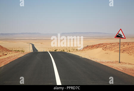 Désert de Gobi en route près de Sainshand. La Mongolie Banque D'Images