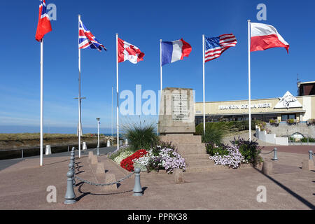 Monument commémore le débarquement et le premier retour au sol français du Général de Gaulle, chef des Français Libres, le 14 juin 1944 Banque D'Images