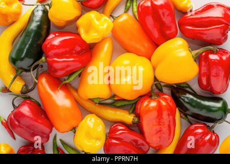 Close up of Mexican piments habanero, bébé mix, mise à plat, vue du dessus Banque D'Images