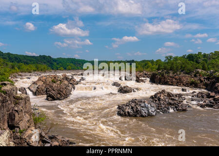 Un river gorge conduisant au Grand Falls du Potomac Banque D'Images