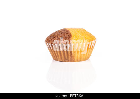Un ensemble de délicieux muffins en pâtisserie frais isolé sur fond blanc Banque D'Images