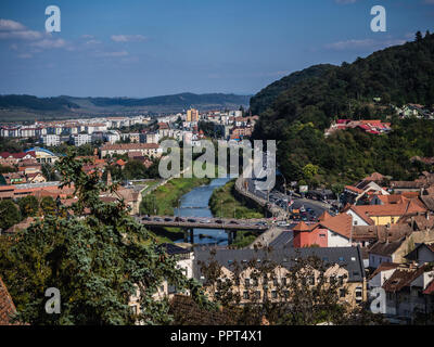 Une vue de la Târnava Mare Sighisoara le long de la rivière Mureș, Roumanie Banque D'Images