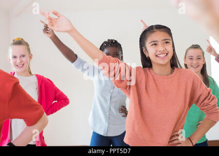 Groupe d'enfants bénéficiant d'ensemble de la classe d'Art Dramatique Banque D'Images