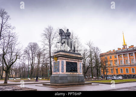 Le monument à Pierre le Grand à partir de l'arrière-petit-fils de Paul en face de château Mikhailovsky, Saint-Pétersbourg, Russie. Banque D'Images