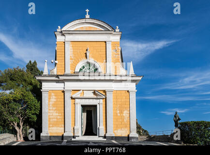 San Giorgio, l'église Saint Georges, Portofino, Gênes, Ligurie, Italie. Banque D'Images