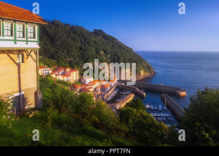 Elantxobe village en Pays Basque Banque D'Images