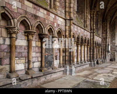 Des détails architecturaux de l'allée, Abbaye Hollyrood construit par le roi David en 1128 pour des canons à Edimbourg en Ecosse Banque D'Images