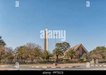 Virginie, AFRIQUE DU SUD, le 2 août 2018 : Le fleuve Augustines Église Catholique Romaine, en Virginie, dans l'Etat libre Province Province. Les arbres sont visibles Banque D'Images