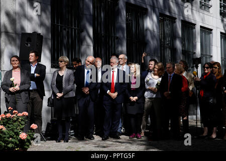 Bruxelles, Belgique. 27 septembre 2018. Le chef du parti travailliste britannique Jeremy Corbyn prend part à l'inauguration d'un square nommé d'après Jo Cox, un député travailliste britannique qui a été tué en 2016. Alexandros Michailidis/Alamy Live News Banque D'Images