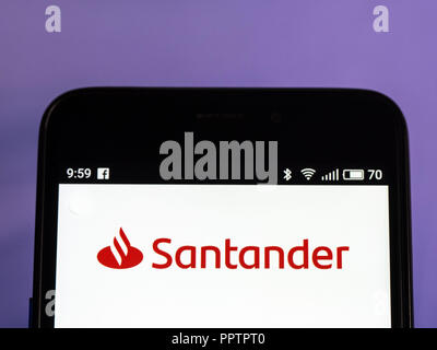 Kiev, Ukraine. 27 Sep, 2018. Banco Santander vu le logo affiché sur le téléphone intelligent. Groupe Santander est un groupe bancaire espagnol. Crédit : Igor Golovniov SOPA/Images/ZUMA/Alamy Fil Live News Banque D'Images