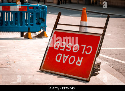 L'envers Road Closed Sign sur London Street Banque D'Images