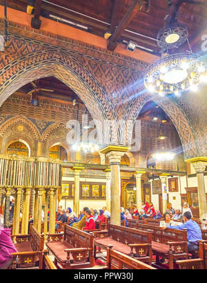 Le CAIRE, ÉGYPTE - Le 23 décembre 2017 : Le bel intérieur de l'Église suspendue est une combinaison de l'ancien arabe et copte styles, le 2 décembre Banque D'Images