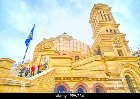 Le CAIRE, ÉGYPTE - Le 23 décembre 2017 : Le quartier copte possède de magnifiques Saint George Church, construite en style byzantin avec clocher élevé, sur Décembre Banque D'Images