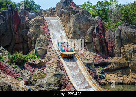 (SALOU, ESPAGNE) PORTAVENTURA - Jun 16, 2014 : le parc à thème Port Aventura est un resort dans le sud Catalogne attire les visiteurs en 4 an mil. Banque D'Images