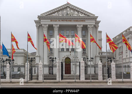 SKOPJE, RÉPUBLIQUE DE MACÉDOINE - février 24, 2018 : Construction du gouvernement de la République de Macédoine dans la ville de Skopje, République de Macédoine Banque D'Images