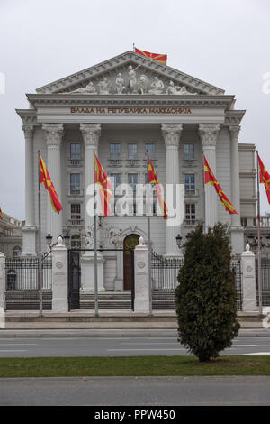 SKOPJE, RÉPUBLIQUE DE MACÉDOINE - février 24, 2018 : Construction du gouvernement de la République de Macédoine dans la ville de Skopje, République de Macédoine Banque D'Images