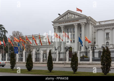 SKOPJE, RÉPUBLIQUE DE MACÉDOINE - février 24, 2018 : Construction du gouvernement de la République de Macédoine dans la ville de Skopje, République de Macédoine Banque D'Images