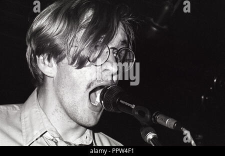 Duglas T. Stewart du BMX Bandits, Bedford Esquires, 1990. Banque D'Images