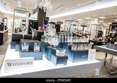 Miami Florida,Kendall,Dadeland Mall,Macy's Department Store,intérieur,Waterford Crystal Glass,vente,FL180527050 Banque D'Images